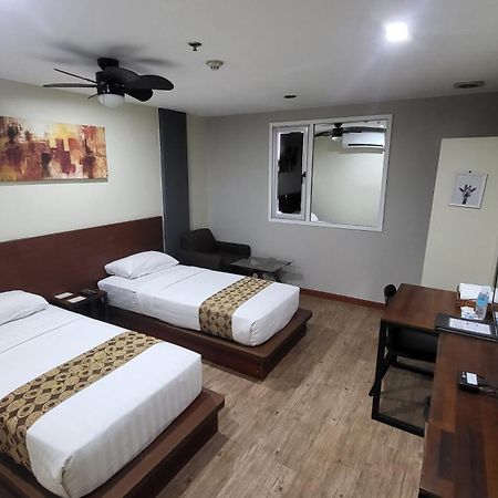 Dg Grami Hotel Paranaque City Eksteriør bilde