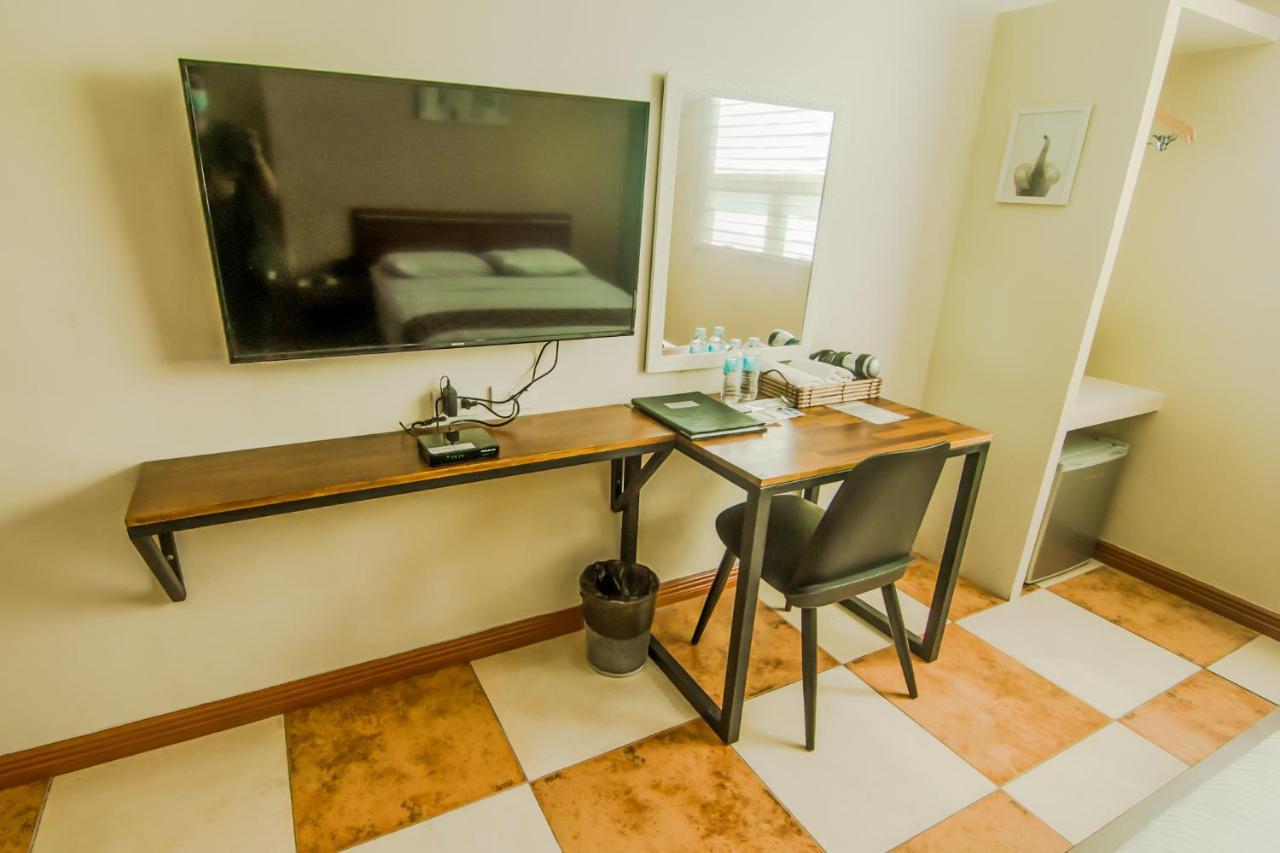 Dg Grami Hotel Paranaque City Eksteriør bilde