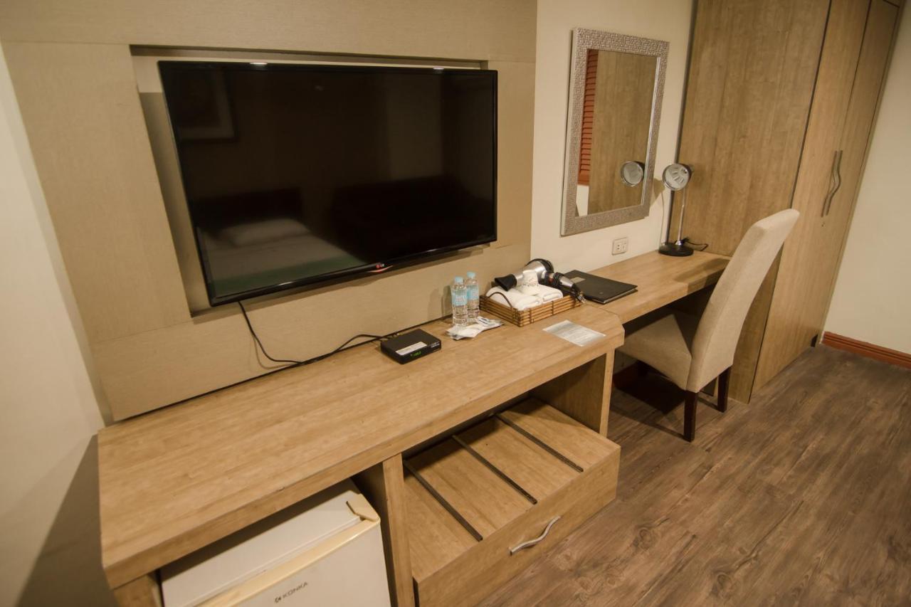 Dg Grami Hotel Paranaque City Eksteriør bilde