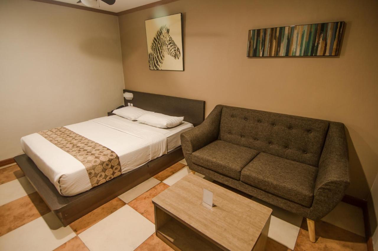 Dg Grami Hotel Paranaque City Eksteriør bilde